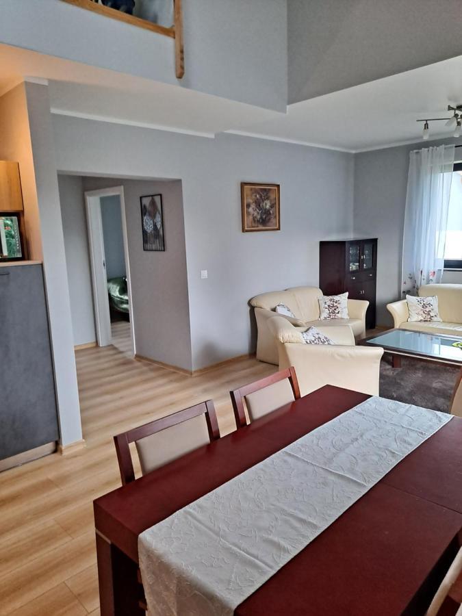 Jelonek Apartment Jelenia Gora Bagian luar foto